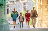 Max und die wilde 7 – Max (Jona Eisenblätter, 2.v.l.) und die wilde 7 sind davon überzeugt, den Detektivfall über das schwarze Ass zu lösen. 3 Daniel Dornhoefer