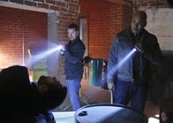 Navy CIS: L.A. – Bevor jemand eine hochgiftige Substanz zu einer Bio-Waffe umfunktioniert, begeben sich Callen (Chris O'Donnell, l.) und Sam (LL Cool J, r.) auf eine geheime Mission nach Mexiko ...