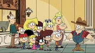 Willkommen bei den Louds – L-R: Lynn Loud Sr., Luan, Lana, Lucy, Lori, Lola, Luna, Lisa, Lynn, Leni, Lincoln, Rita, Lily, Jerry