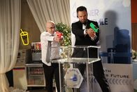 Community – Dean Pelton (Jim Rash, l.) und Jeff (Joel McHale, r.) müssen die (Paintball-)Waffen zücken, um einen Undercover Agenten zu entlarven ...