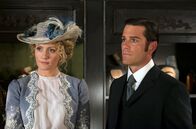Murdoch Mysteries – Dr. Ogden (Hélène Joy) und Detektiv Murdoch (Yannick Bisson).