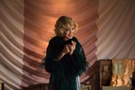 American Horror Story – Wie wird Edward Mordrake auf Elsas (Jessica Lange) Erzählungen über ihre Vergangenheit in Deutschland reagieren?