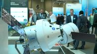 Mex - Das Marktmagazin – Ein Satellitenmodell auf der Luft- und Raumfahrtmesse ILA in Berlin.