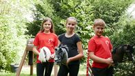PUR+ – Mit dem Steckenpferd zwischen den Beinen herumlaufen. Ein altes Spiel und ein altes Spielzeug. Für Lena, Lara und Bruno aber ist es viel mehr als das: Sie machen Hobby-Horsing und es ist für sie ein richtiger Sport. "PUR+" klärt, was sich hinter dem Steckenpferd-Trend aus Skandinavien verbirgt und was genau daran eigentlich "Sport" ist.