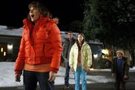 The Middle – Die geplante gemeinsame Familienaktivität endet für Frankie (Patricia Heaton, vorne), Sue (Eden Sher, Mitte r.), Mike (Neil Flynn, Mitte l.) und Brick (Atticus Shaffer, hinten) nicht so wie gewünscht ...