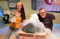 1, 2 oder 3 – Studiogast Ulla Lohmann bringt spannende Fakten rund um das Thema Vulkane mit.