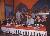 Schloss Einstein – Alle Jahre wieder tobt auf Schloss Einstein, im brandenburgischen Dorf Seelitz und sonst überall auf Erden, der Kampf um die Ausgestaltung des Weihnachtsfests.