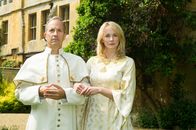 Father Brown – Der Sektenanführer Kalon (Michael Maloney, l.), und seine Partnerin Dominique Baxter (Camilla Power, r.).