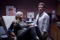 The Gifted – Lauren (Natalie Alyn Lind, l.); Reed (Stephen Moyer, r.)