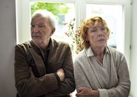 Alle unter eine Tanne – Elli (Gaby Dohm) und Robert (Michael Gwisdek) haben sich nicht mehr allzu viel zu sagen.