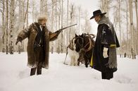 The Hateful 8 – (v.li.): Kurt Russell (John 'Der Henker' Ruth), Samuel L. Jackson (Major Marquis Warren)