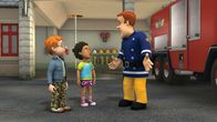 Feuerwehrmann Sam – Mandy und Norman laden Feuerwehrmann Sam zu einem Feuerwerksshow ein.
