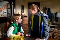 Die Pfefferkörner – Dicke Luft bei Henri (Sammy O’Leary) und Emma (Aurelia Stern).
