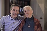 Sternstunden der Evolution – Dirk Steffens trifft die berühmte Schimpansen-Forscherin Jane Goodall in ihrem Haus in Bournemouth.