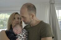 Unser Baby - Alles wird anders – Anna, Boris mit ihrer Loni.