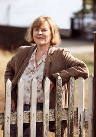 Mord im Mittsommer – Noras Nachbarin und Freundin Signe (Harriet Andersson) hütet ein düsteres Geheimnis.
