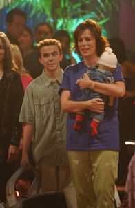 Malcolm mittendrin – Für Malcolm (Frankie Muniz, l.) ist das Wochenende in Las Vegas der totale Reinfall, doch seine Familie, vor allem seine Mutter (Jane Kaczmarek, r.) genießt es in vollen Zügen ...