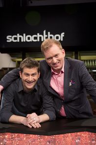Schlachthof – Michael Altinger (links) und Christian Springer laden zu rasanter Live-Satire in den Schlachthof ein. Mit Witz, Scharfsinn und hervorragendem Gespür für aktuelle Themen sorgen sie für Kabarettunterhaltung vom Feinsten.