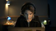 Stalk – Charlie (Aloïse Sauvage) hat eine Idee.