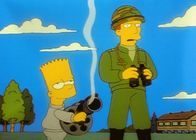 Die Simpsons – Unter strenger Aufsicht muss Bart (li.) auch Schießübungen absolvieren.