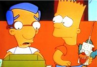Die Simpsons – Bart (re.) hat seinem Freund Milhouse (li.) ein Krusty-Funkgerät zum Geburtstag geschenkt.
