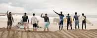 Gaza Surf Club – Die Surfer des GAZA SURF CLUB am Strand von Gaza.
