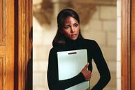 Gothika – Die anerkannte Kriminalpsychologin Dr. Miranda Grey (Halle Berry) arbeitet in der psychiatrischen Abteilung des Frauenknasts Woodward, an der Seite ihres Ehemannes Doug Sie engagiert sich sehr für ihre Patientinnen. Eines Tages findet sie sich in ihrer eigenen Klinik wieder ...