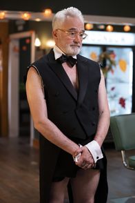 Perfect Harmony – Arthur Cochran (Bradley Whitford)