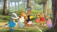 Der kleine Rabe Socke – Mit einem Kreidestrich haben die Kinder den Wald geteilt.