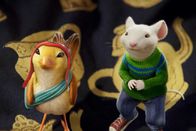 Stuart Little 2 – Stuart ist überglücklich. Er hat den Kanarienvogel Margalo zufällig getroffen und die beiden sind nun Freunde.