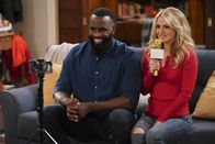 B Positive – Eli Russell (Terrence Terrell, l.); Gina Dabrowski (Annaleigh Ashford, r.)