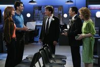 Two and a Half Men – v.l.) und Sloane (Jamie Rose, l.) hinter eine erschreckende Wahrheit ...