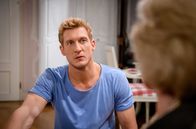 Sturm der Liebe – Vincent (Martin Walde,l) ist schockiert, als er erfährt, dass Wilma (Birgit Koch,r) bald sterben wird.