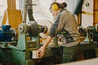 Berufsbild – Nora Saurer in der Werkstatt