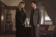 Charmed – Fiona (Leah Pipes, l.); Harry Greenwood (Rupert Evans, r.)