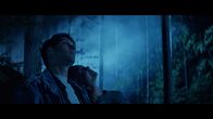 Cryptid – Niklas (Julius Fleischanderl) und Amina (Amanda Lindh) haben sich von den anderen abgesetzt.
