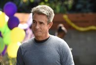 New Girl – Russell (Dermot Mulroney) gelingt es mal wieder, Jess ein ungutes Gefühl über ihre Beziehung mit Nick zu geben, während Jess' Vater Nick Druck macht ...