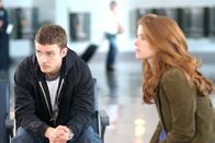 The Open Road – Ihre Reise ist von Missgeschicken geprägt, aber endlich kommen Carlton (Justin Timberlake, l.) und Lucy (Kate Mara, r.) in Florida an. Doch das erste Treffen zwischen Vater und Sohn verläuft keineswegs glücklich ...