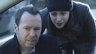 Blue Bloods - Crime Scene New York – Danny (Donnie Wahlberg, l.) und Baez (Marisa Ramirez, r.) müssen den Mord an einem angesehenen College-Professor aufklären. Dieser soll an einem dubiosen Studienprogramm beteiligt gewesen sein ...