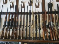 Servus Reportage – Waffenarsenal der Waffenstube "Guggi"