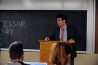 How I Met Your Mother – An seinem ersten Tag als Architektur-Lektor beginnt Ted Mosby (Josh Radnor) im falschen Raum zu unterrichten ... Schicksal?; An seinem ersten Tag als Architektur-Lektor beginnt Ted Mosby (Josh Radnor) im falschen Raum zu unterrichten ... Schicksal?