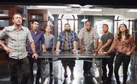 Hawaii Five-0 – (v.l.n.r.) Steve McGarrett (Alex O'Loughlin); Adam Noshimuri (Ian Anthony Dale); Danny "Danno" Williams (Scott Caan); Jerry Ortega (Jorge Garcia); Lou Grover (Chi McBride); Junior Reigns (Beulah Koale); Tani Rey (Meaghan Rath)