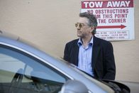 Inside Hollywood – Ben (Robert de Niro) weiß nicht, wo ihm der Kopf steht. Während er eigentlich seine Exfrau und Kinder zurückgewinnen will, muss sich der Produzent mit miserablen Testvorführungen und einem zickigen Regisseur herumschlagen.