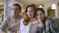 Dear Evan Hansen – l-r: Larry Mora (Danny Pino), Cynthia Murphy (Amy Adams), Zoe Murphy (Kaitlyn Dever)