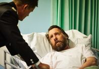 Wild Bill – Bill (Rob Lowe, l.) misstraut dem Piano Man (Craig Parkinson, r.).