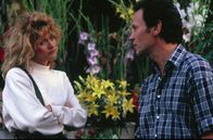 Harry und Sally – Zufall oder Schicksal? Nach seinem Abschluss der Universität von Chicago lernt Harry (Billy Crystal, r.) beim Trampen Sally (Meg Ryan, l.) kennen. Beide gehen getrennte Wege, doch treffen sich im weitern Verlauf ihres Lebens immer wieder ...; Zufall oder Schicksal? Nach seinem Abschluss der Universität von Chicago lernt Harry (Billy Crystal, r.) beim Trampen Sally (Meg Ryan, l.) kennen. Beide gehen getrennte Wege, doch treffen sich im weitern Verlauf ihres Lebens immer wieder ...