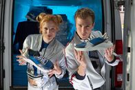 Löwenzahn – Cindy (Nora Koppen) und Max (Jan Krauter) sind begeistert von ihrer Erfindung, dem unglaublichen "Spacerunner". Der Preis für den Wunderschuh hat es in sich.