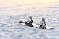 Snowboard: Weltcup – Snowboard in the snow at sunset