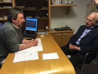 ATV - Die Reportage – Deferegger Heilwasser - bei Hausarzt. Patient mit Schuppenflechte