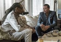 Empire – Eigentlich wollte Snoop Dogg (Snoop Dogg, l.) das Inferno-Las-Vegas-Projekt finanzieren, doch Diana Dubois möchte sich an Lucious (Terrence Howard, r.) und seiner Familie rächen und rät ihm davon ab ...